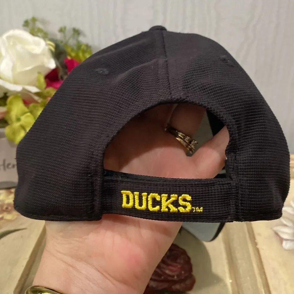 NCAA Oregon Ducks Cap Hat Adjustable Unisex Black Gold Green